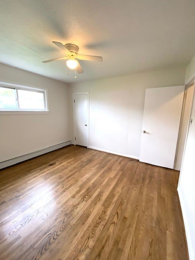 Building Photo - ONE LEVEL Single Family Home Close To Interstates!