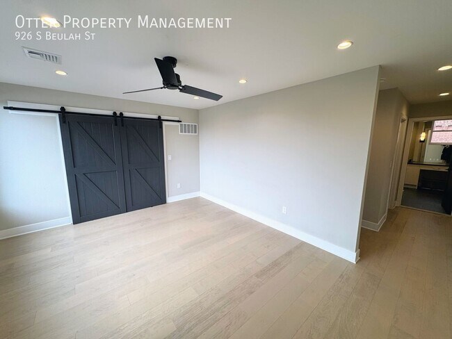 Building Photo - 926 S Beulah St
