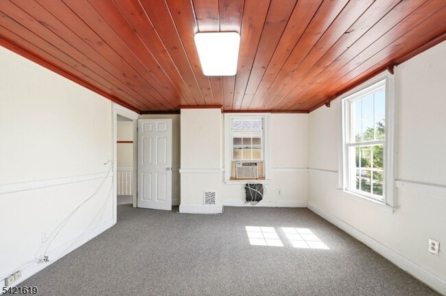 Building Photo - 104 Maple Ave