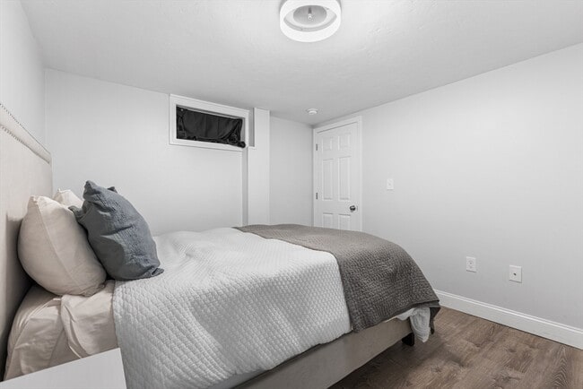 Building Photo - 142 Franklin St