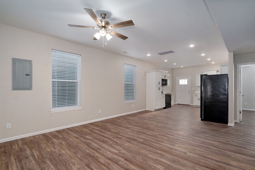 Building Photo - 319 S Florence Ave