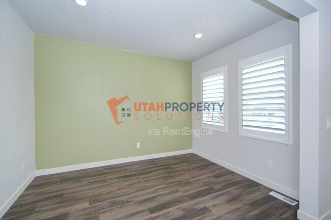 Building Photo - 2697 N Snowberry Dr