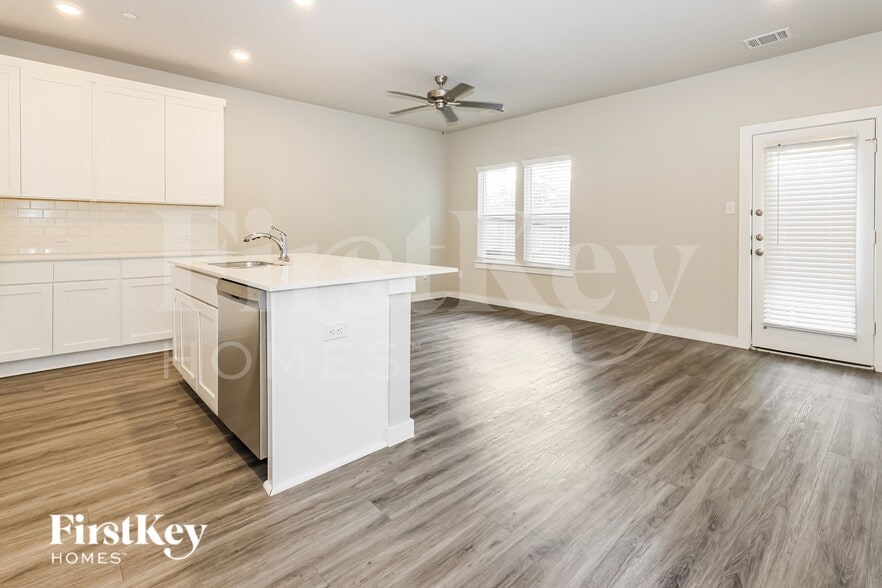 Building Photo - 18326 W Centro Cir