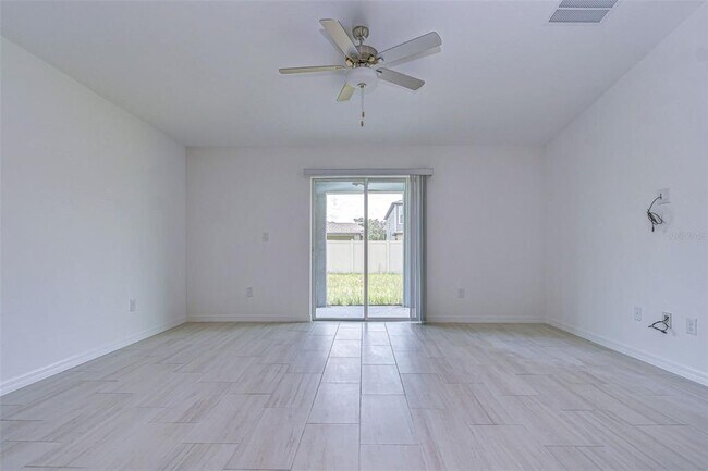Building Photo - 8879 Little Bluestem Dr