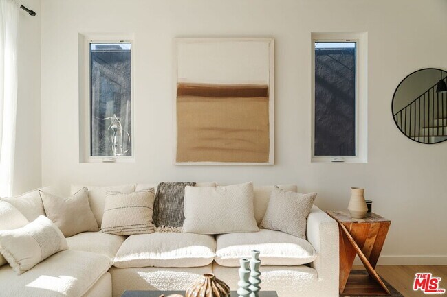 Building Photo - 6765 Lexington Ave