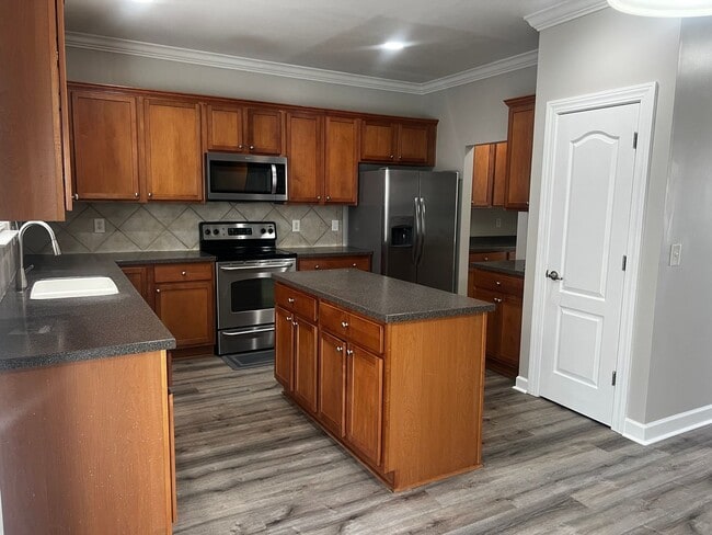 Building Photo - AVAILABLE NOW IN BRIGHTON WOODS!