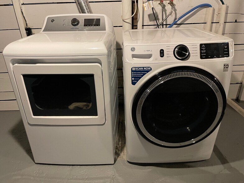 Building Photo - 44 Waverley Ave