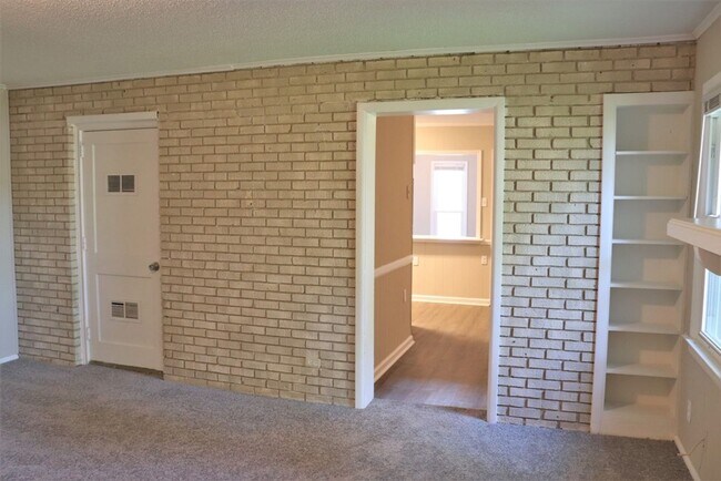 Building Photo - Handsome  3-bedroom ranch home!