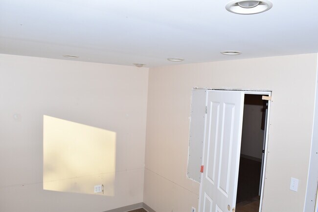 Building Photo - 72 Campbell Mill Rd