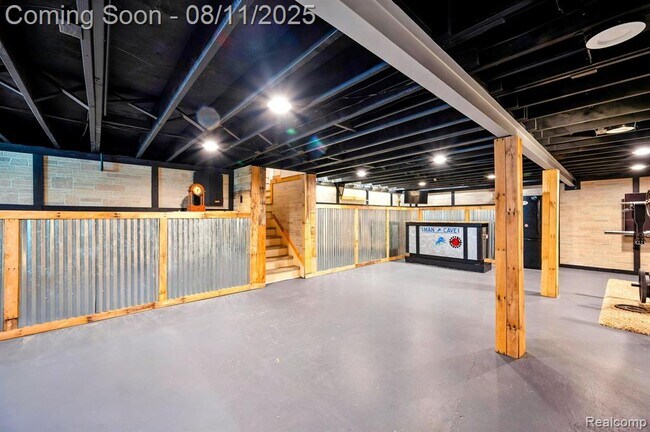 Building Photo - 5021 Lakeborn Dr