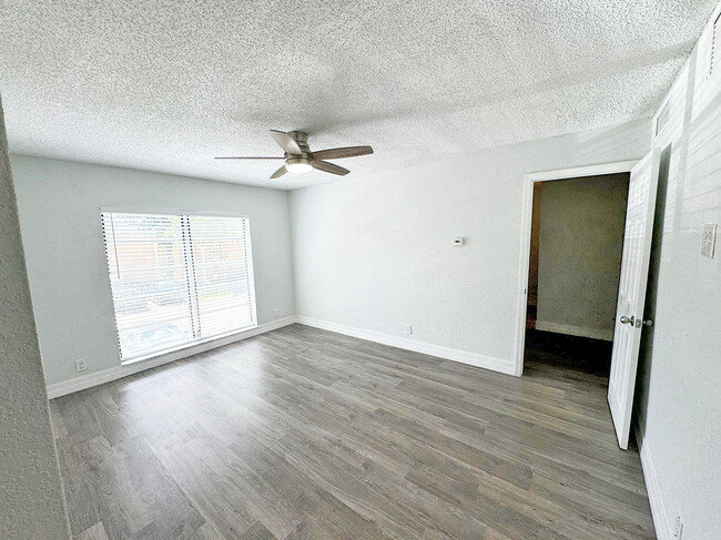 Building Photo - 4465 Treehouse Ln