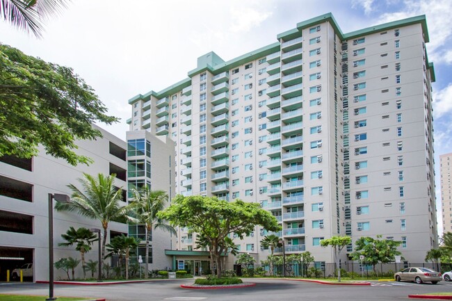 Building Photo - 1 bedroom with 2 parking stalls