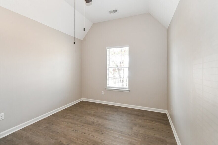 Building Photo - 3058 Wren St