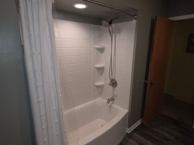 Building Photo - Furnished Mid-term Rental