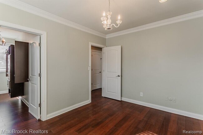 Building Photo - 1610 Yosemite Blvd