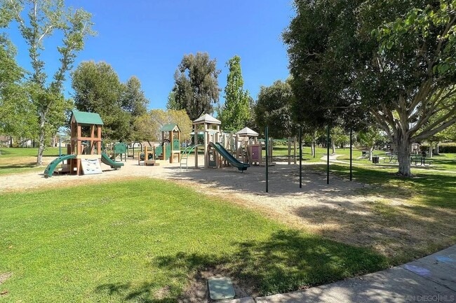 Building Photo - Welcome to this stunning 4-bedroom, 3-bathroom home in Tierrasanta