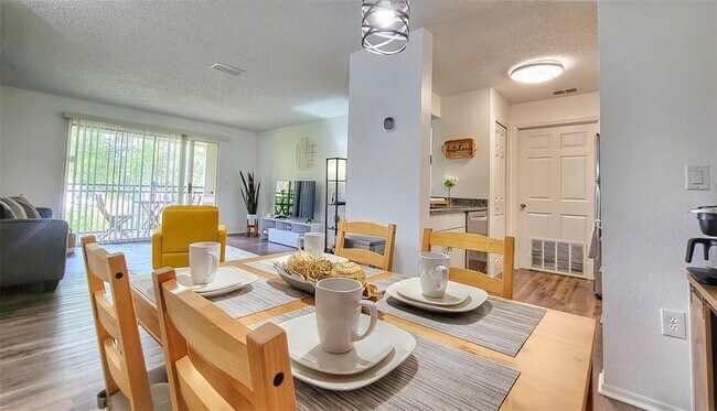 Building Photo - 3705 SW 27th St