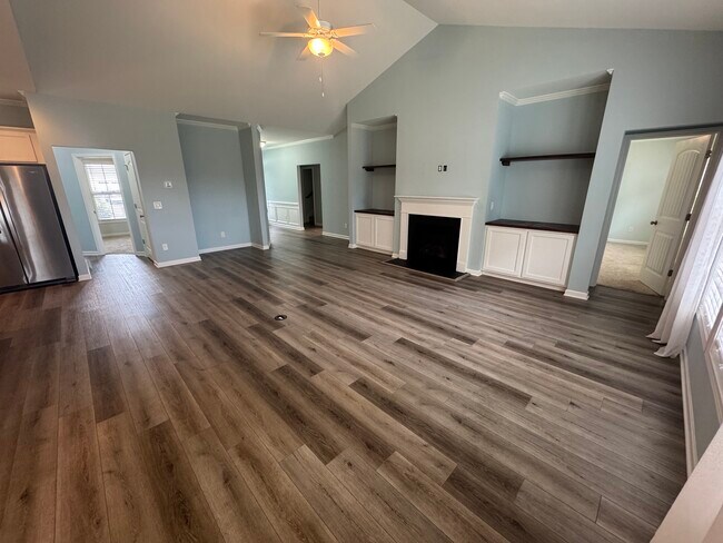 Primary Photo - 78 Violetear Rdg