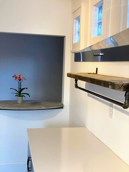 Building Photo - 618 Adams Street NE