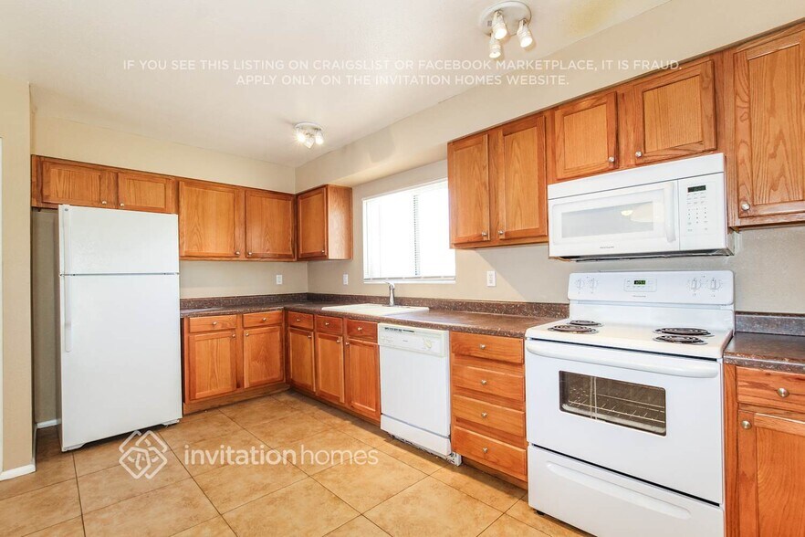 Building Photo - 4422 W Sanna St