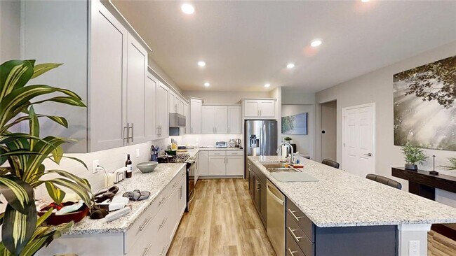 Building Photo - 5655 SW 78th Ave Rd