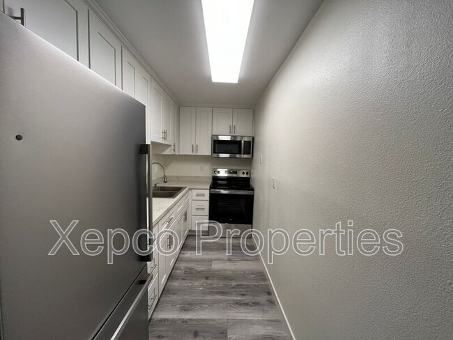 Building Photo - 2875 N Los Felices Rd