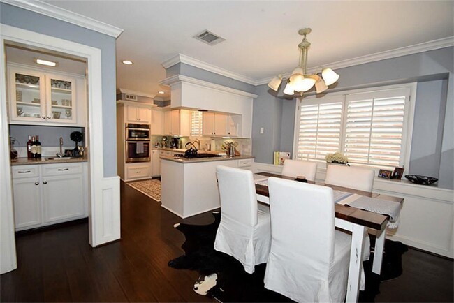 Building Photo - 20610 Laurel Lock Dr