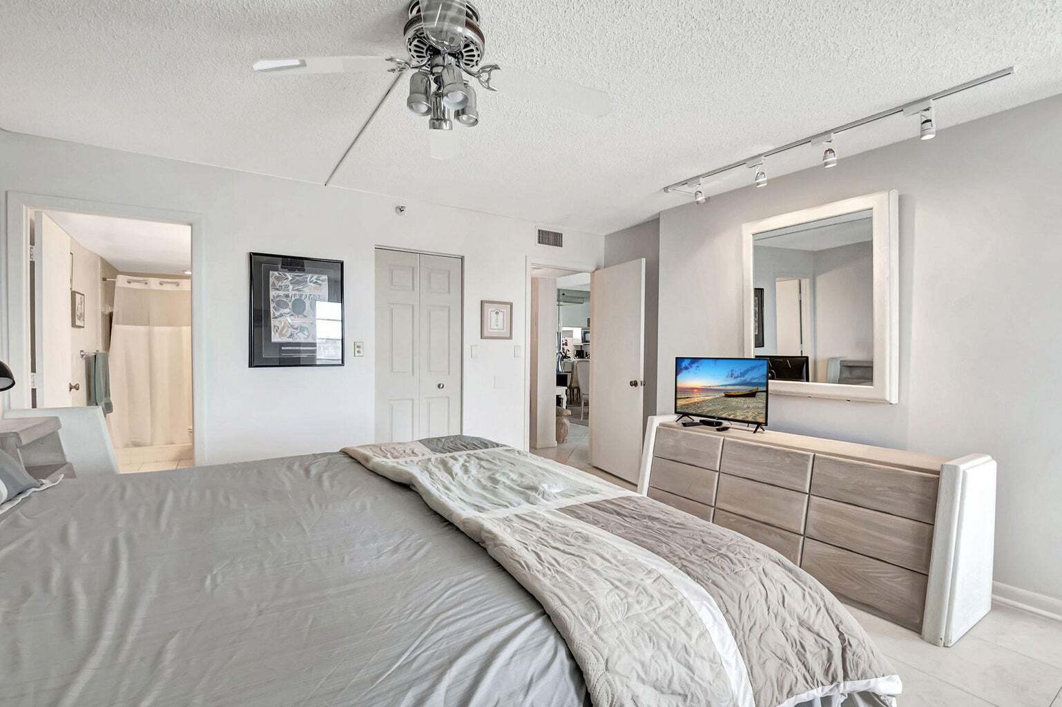 Building Photo - 6866 Huntington Ln