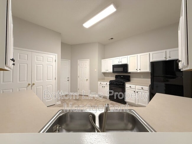 Building Photo - 1020 Stinson Glen Ln