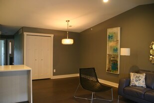 Building Photo - 2036 Celadon Dr NE