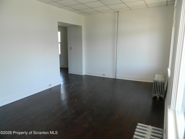 Building Photo - 127 E Pine St