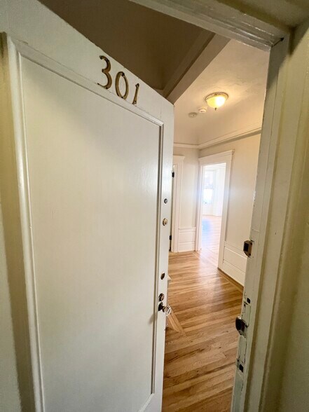 Building Photo - 691 Post St