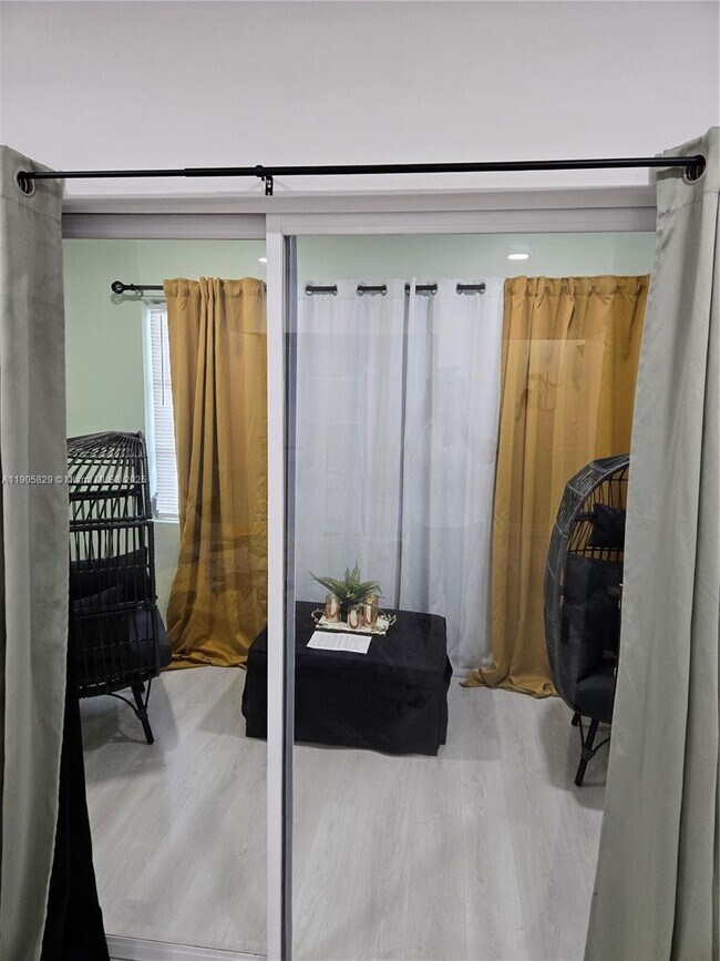 Building Photo - 251 NE 187th St