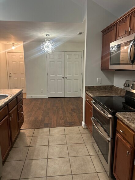 Building Photo - 623 Wyndhurst Dr