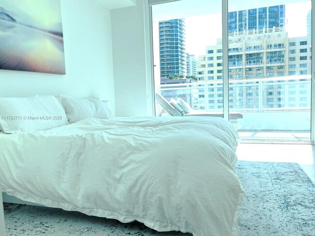 Building Photo - 1080 Brickell Ave