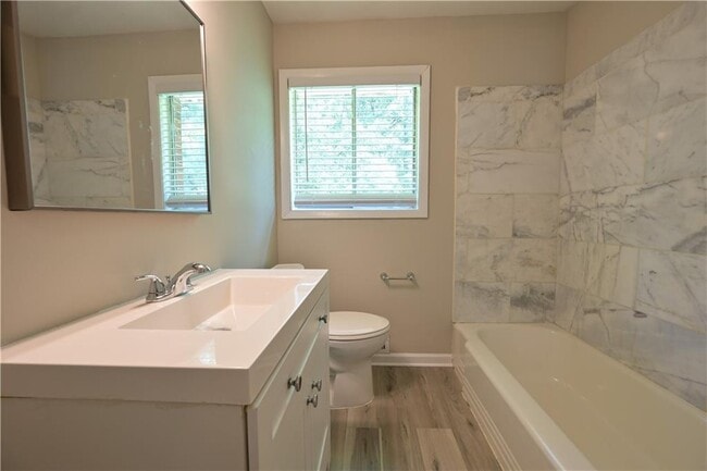Building Photo - 2075 Claude St NW