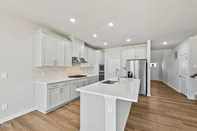 Building Photo - 744 Red River Dr