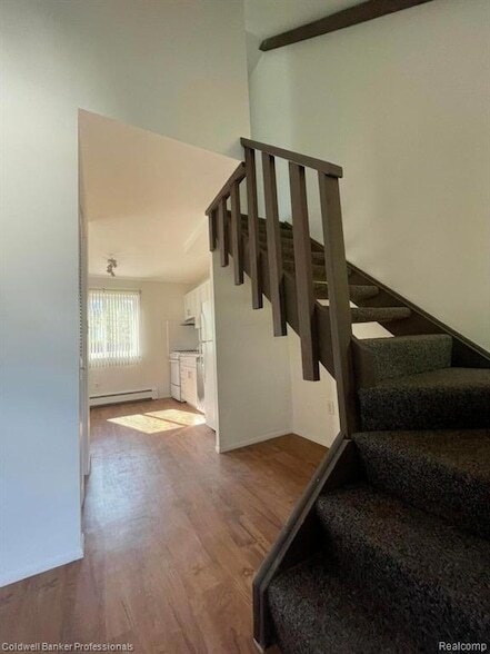 Building Photo - 620 E Lincoln Ave