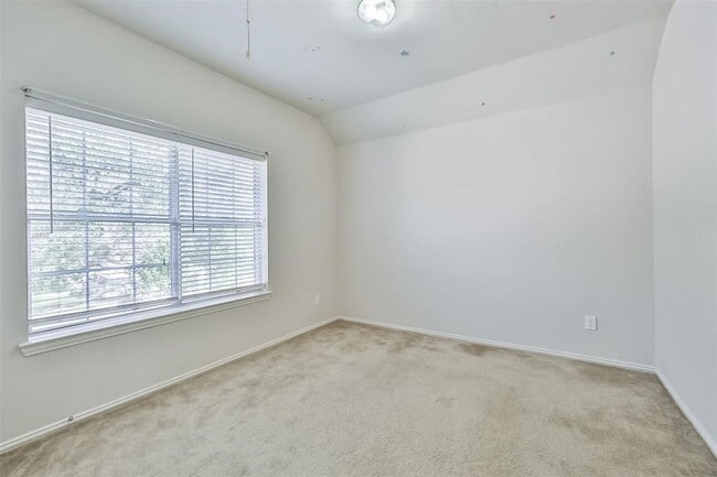 Building Photo - 911 Merlin Roost Ct