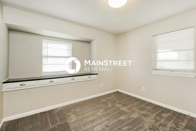 Building Photo - 3 Bedroom Pet-Friendly Home in Oklahoma City, OK with Main Street Renewal