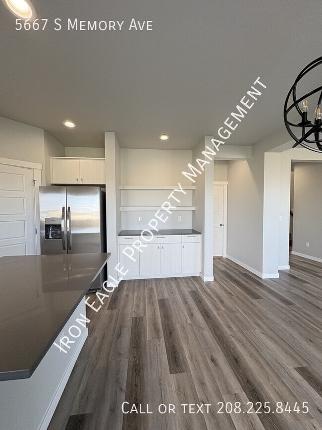 Building Photo - 5667 S Memory Ave