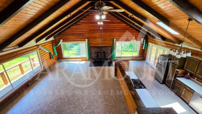 Building Photo - Spacious Log Home with Acreage!