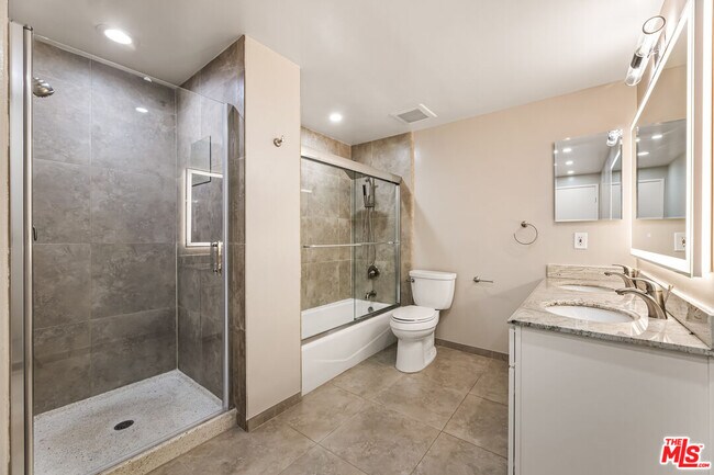 Building Photo - 727 S Ardmore Ave