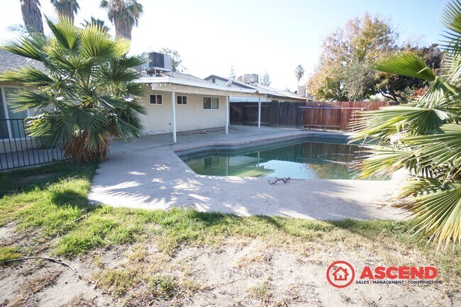 Building Photo - Beautiful Southwest Home with Pool!