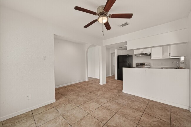 Building Photo - 6311 Tall Willow Dr