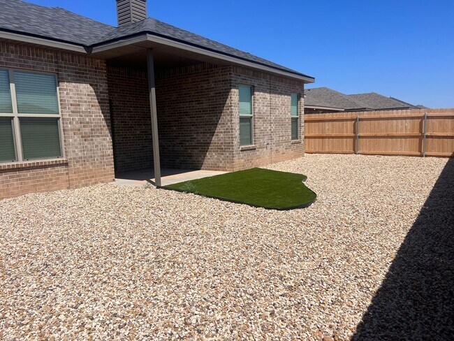 Building Photo - 4 Bedroom Rental Available July 7th in Lub...