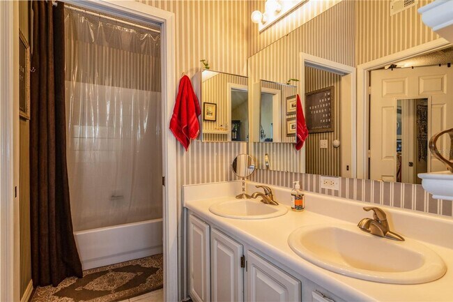 Building Photo - 2/2 Condo in The Links @ Haile Plantation - available mid-May!