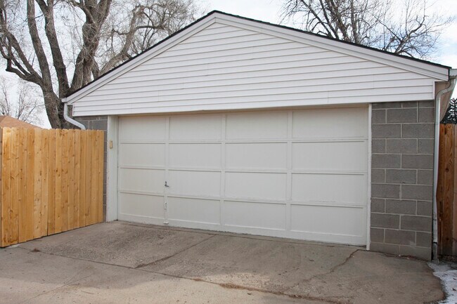 Building Photo - 2995 Leyden St