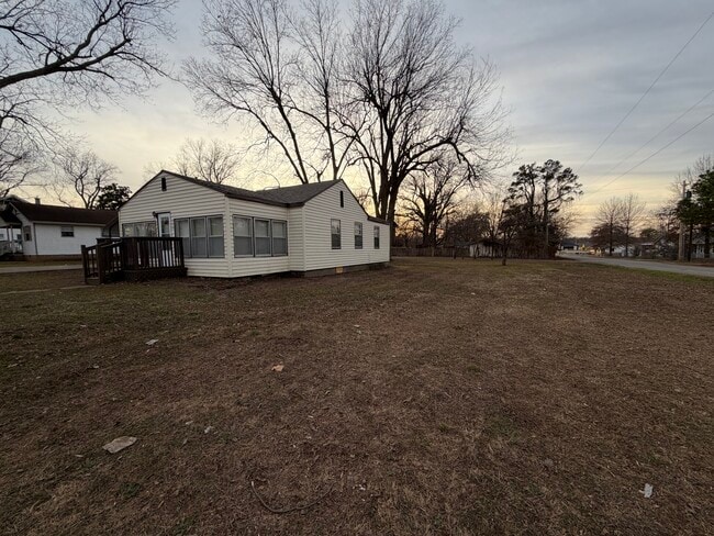 Building Photo - 900 S Mill St