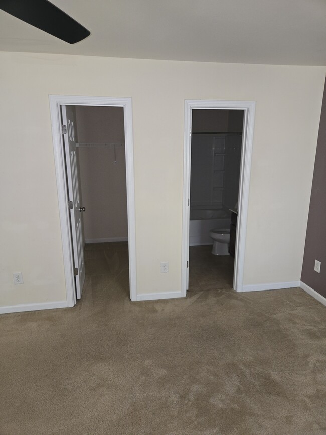 Main Bath and Closet - 13747 Singleleaf Lane